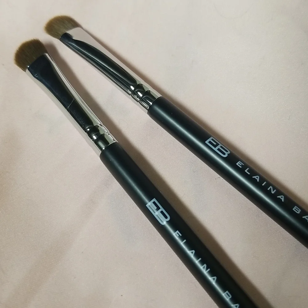 Elaina Badro Brushes 2 pieces